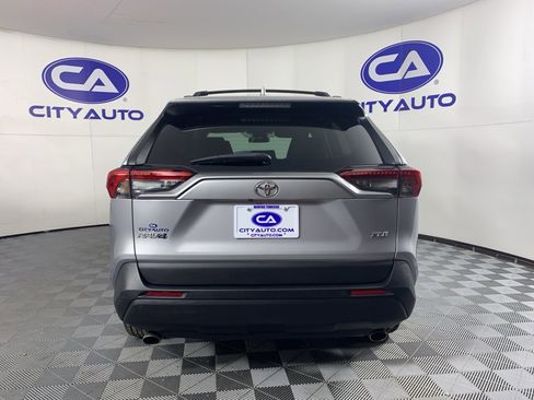 Used 2021 Toyota RAV4 XLE w/ Convenience Package image 4