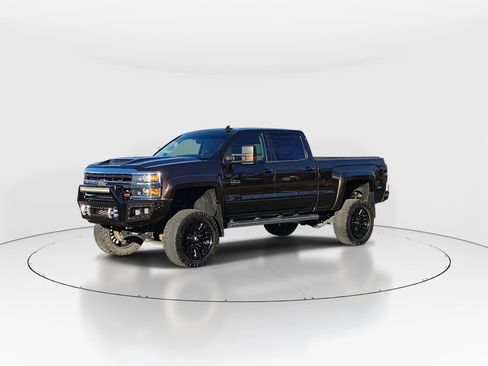 Used 2018 Chevrolet Silverado 2500 LT w/ LT Convenience Package image 4