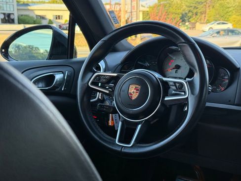 Used 2015 Porsche Cayenne S image 20