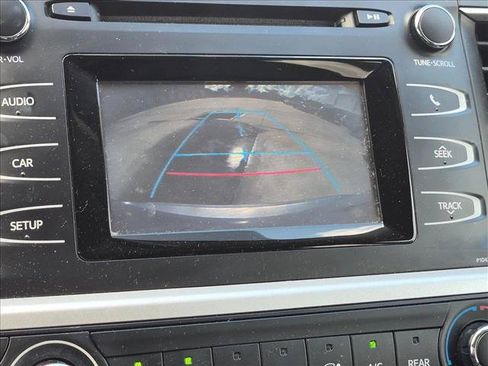 Used 2014 Toyota Highlander LE FWD image 9