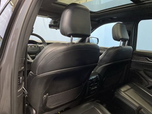 Used 2024 Jeep Grand Cherokee L Limited w/ Luxury Tech Group II image 31