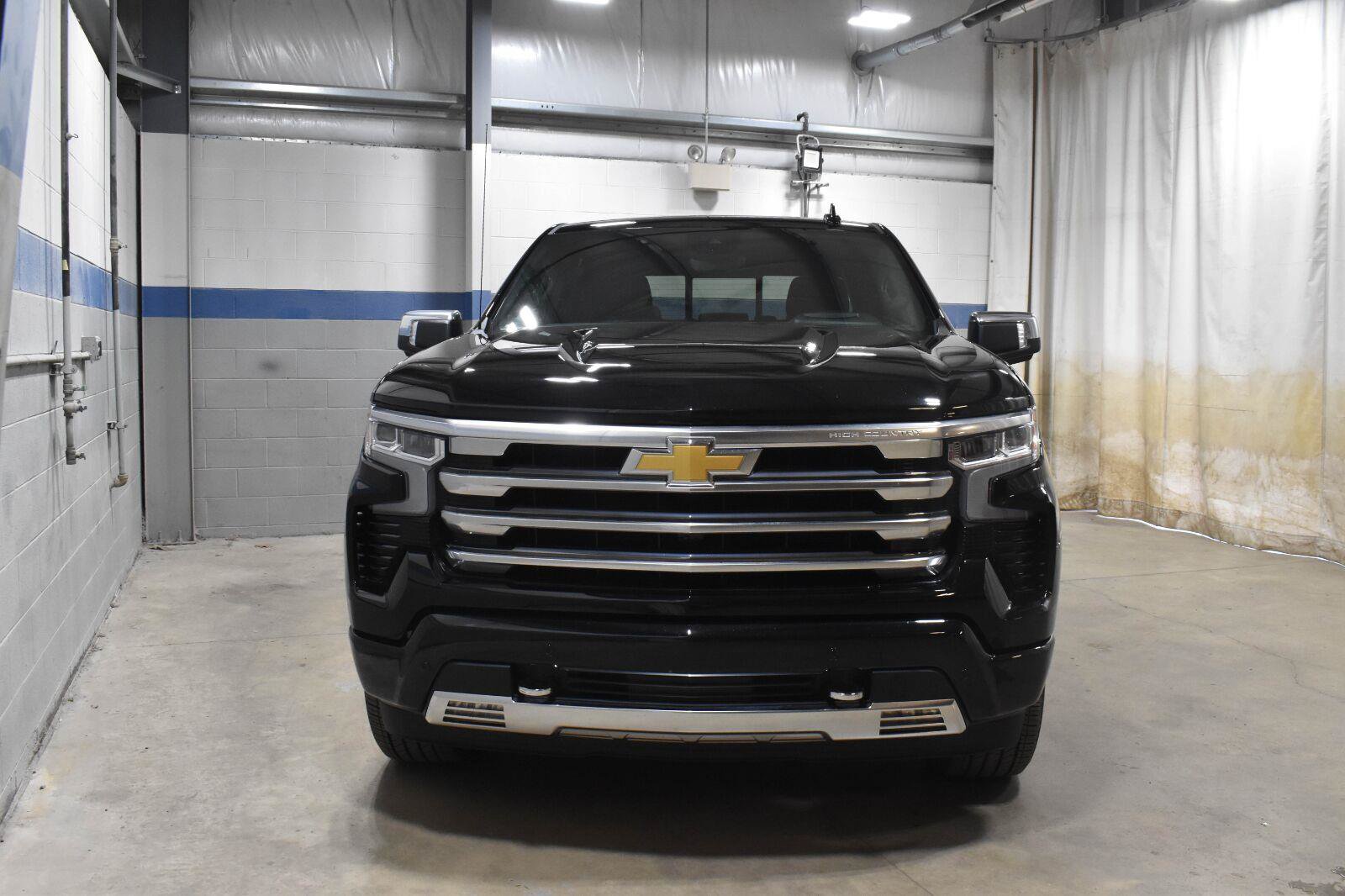 Used 2026 Chevrolet Silverado 1500 High Country w/ Technology Package AWD/4WD image 27