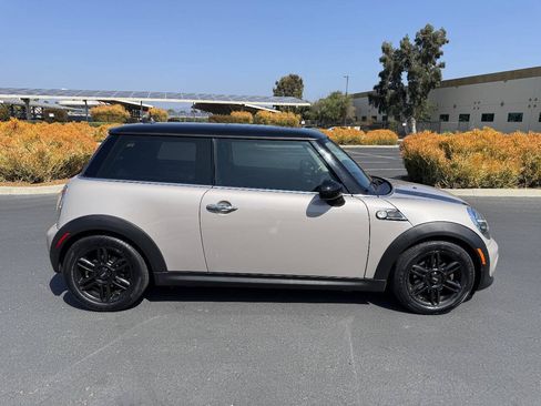 Used 2013 MINI Cooper Hardtop FWD image 2