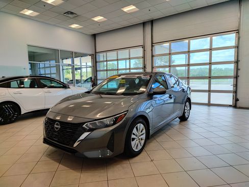 Used 2025 Nissan Sentra S FWD image 7