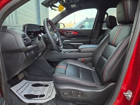 Used 2024 Chevrolet Traverse RS AWD/4WD image 2