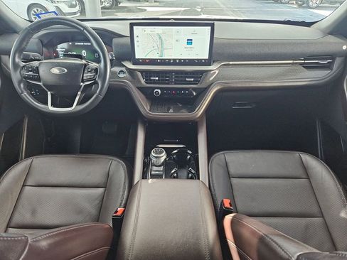 Used 2025 Ford Explorer Platinum w/ LUX Leather Package image 19