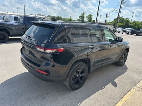 Used 2023 Jeep Grand Cherokee Limited w/ Black Appearance Package AWD/4WD image 22