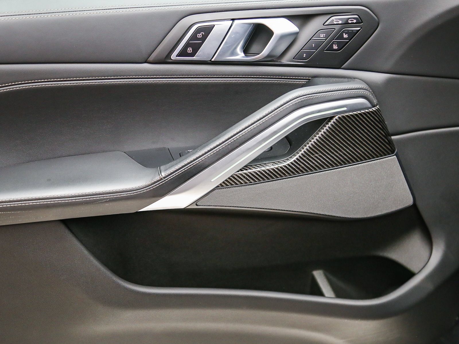 Certified 2025 BMW X6 M60i AWD/4WD image 24