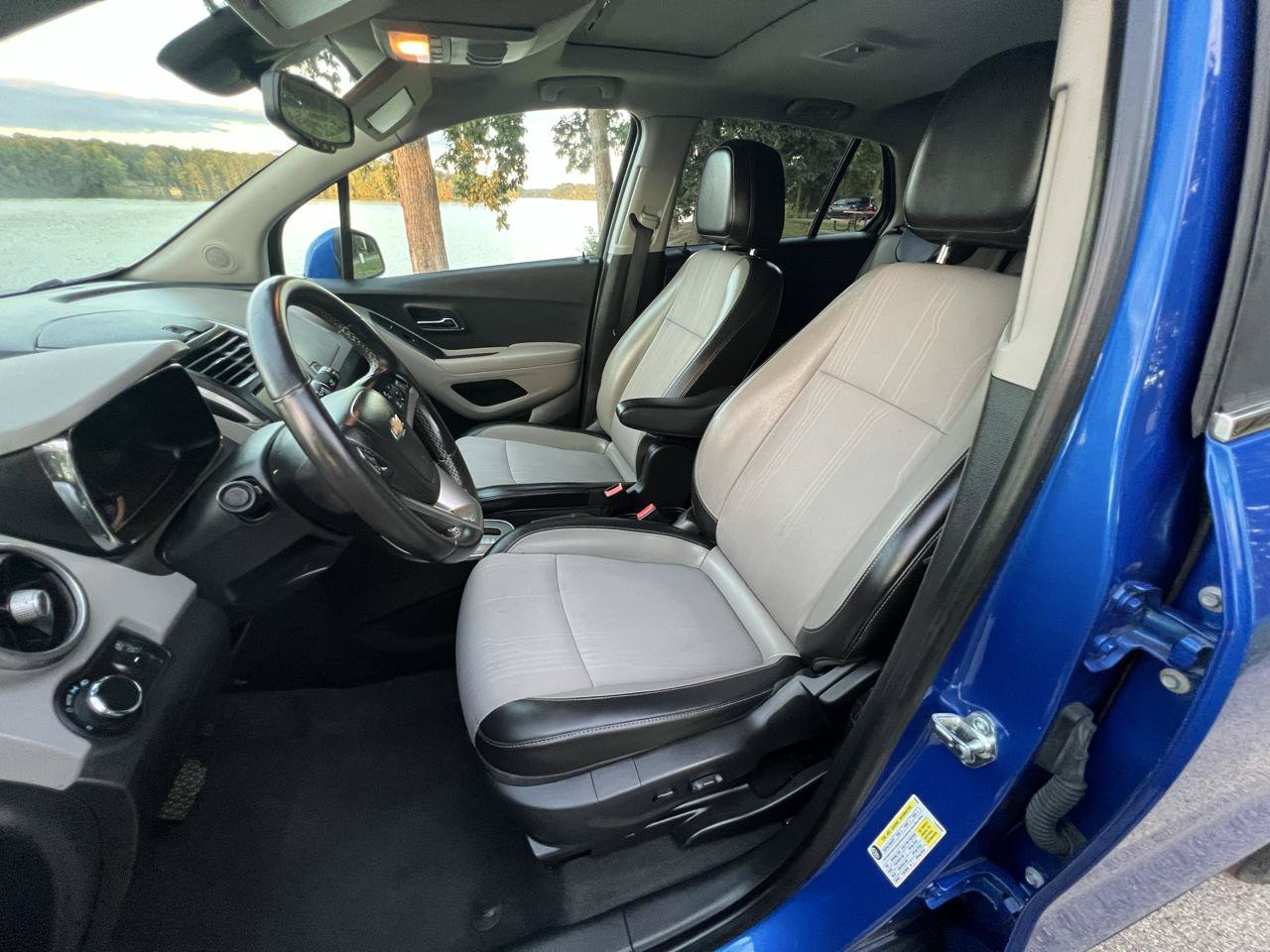Used 2015 Chevrolet Trax LT w/ LT Sun and Sound Package FWD image 32