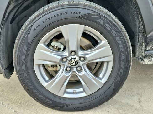 Used 2022 Toyota RAV4 LE AWD/4WD image 9