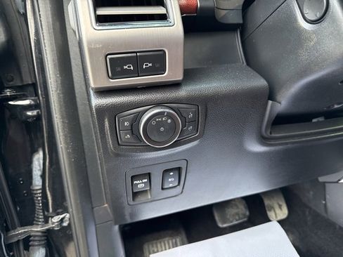 Used 2018 Ford F150 Platinum w/ FX4 Off-Road Package image 31