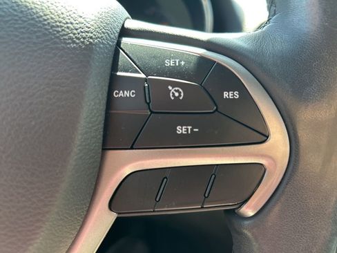 Used 2019 Jeep Grand Cherokee Limited w/ Luxury Group II image 23