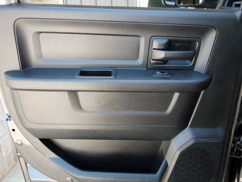 Used 2018 RAM 2500 Tradesman w/ Chrome Appearance Group image 38