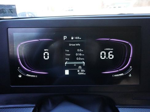 Used 2025 Kia Sportage LX image 35