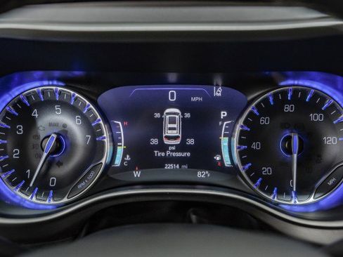 Used 2022 Chrysler Pacifica Touring-L image 17