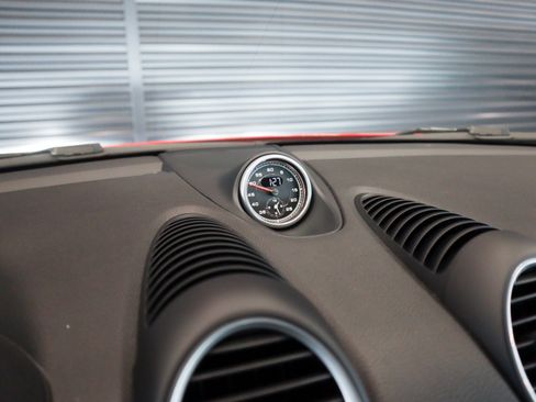 Used 2025 Porsche 718 Cayman image 18