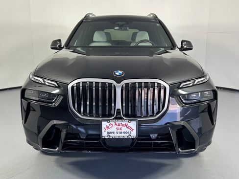 Used 2023 BMW X7 xDrive40i w/ M Sport Package AWD/4WD image 2