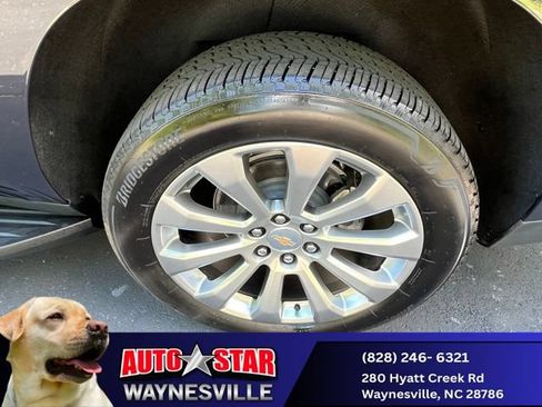 Used 2025 Chevrolet Suburban Premier AWD/4WD image 31