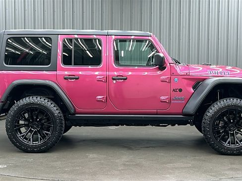 Used 2024 Jeep Wrangler Unlimited image 6