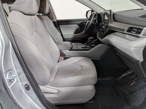 Used 2023 Toyota Highlander LE image 20