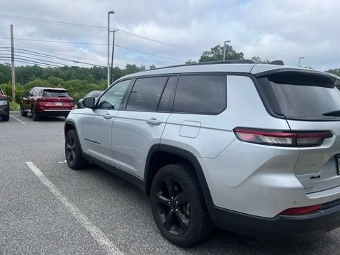 Used 2023 Jeep Grand Cherokee L Laredo AWD/4WD image 4