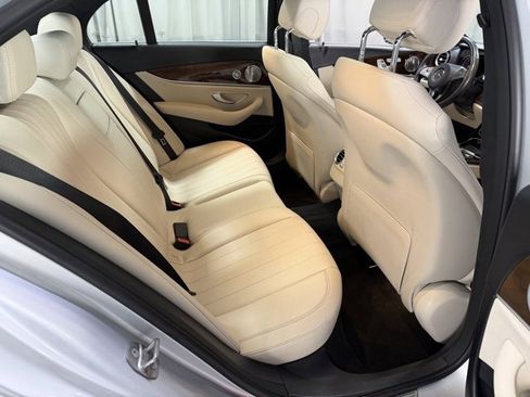 Used 2018 Mercedes-Benz E 300 4MATIC image 8
