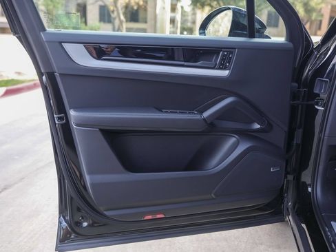 Certified 2026 Porsche Cayenne AWD/4WD image 28