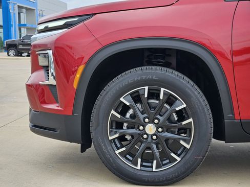 New 2026 Chevrolet Traverse LT w/ Sun and Wheel Package FWD image 12
