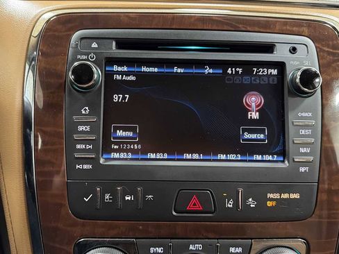 Used 2017 Buick Enclave Premium image 18