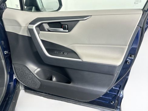 Used 2025 Toyota RAV4 XLE FWD image 33