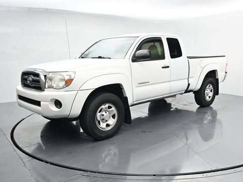 Used 2009 Toyota Tacoma PreRunner w/ SR5 Pkg #2 RWD image 4