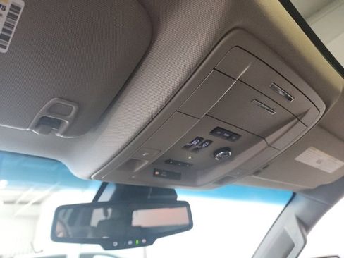 Used 2019 Chevrolet Suburban Premier image 32