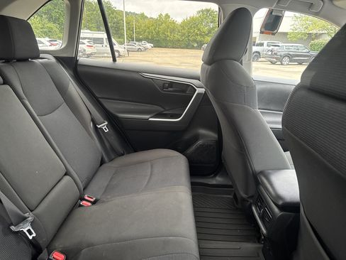 Used 2023 Toyota RAV4 LE AWD/4WD image 9