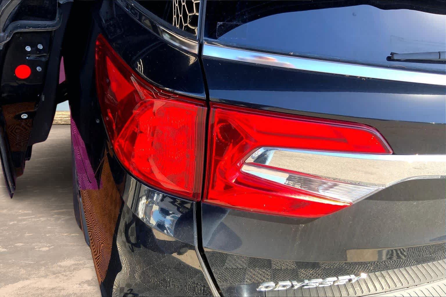 Used 2018 Honda Odyssey Touring image 32