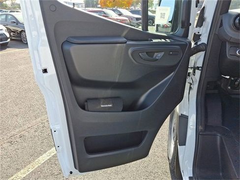 Used 2025 Mercedes-Benz Sprinter 2500 image 12