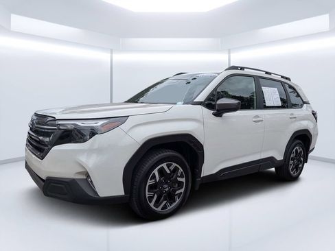 Used 2025 Subaru Forester Premium w/ Convenience Package #1 AWD/4WD image 5