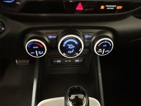 Used 2022 Hyundai Venue Limited w/ Cargo Package FWD image 23