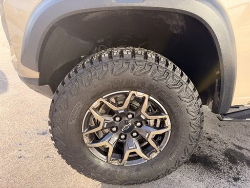 Used 2024 Chevrolet Colorado ZR2 image 14