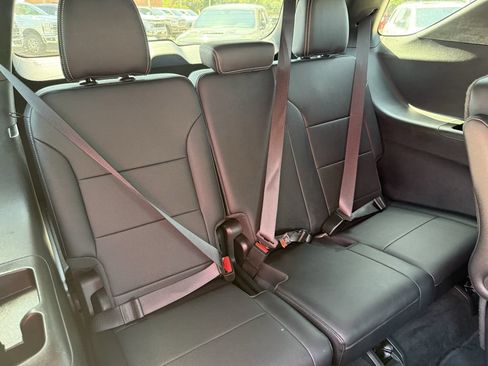 Used 2025 Chevrolet Traverse LT FWD image 29