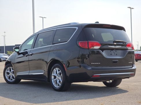 Used 2020 Chrysler Pacifica Limited FWD image 17