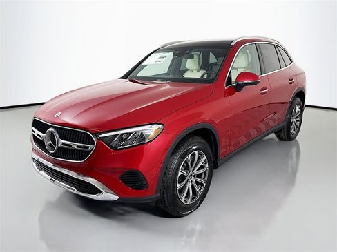 Used 2025 Mercedes-Benz GLC 300 4MATIC image 6
