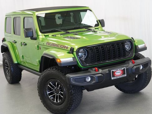 Used 2025 Jeep Wrangler Unlimited Rubicon w/ XTREMEE 35" Tire Package AWD/4WD image 16