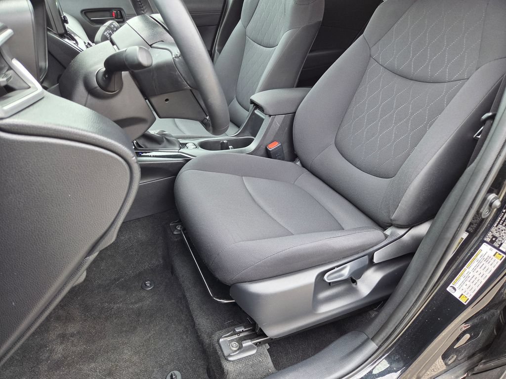 Used 2025 Toyota Corolla Cross LE FWD image 6