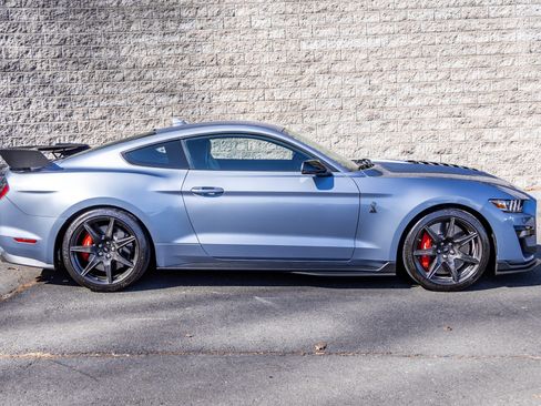 Used 2022 Ford Mustang Shelby GT500 w/ Carbon Fiber Track Pack image 4