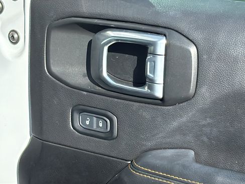 Used 2021 Jeep Gladiator Overland image 31