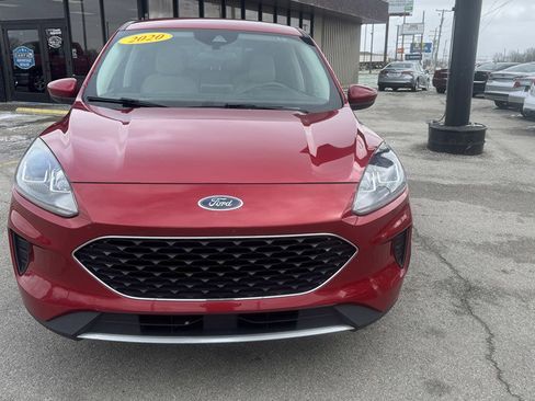 Used 2020 Ford Escape SE image 3