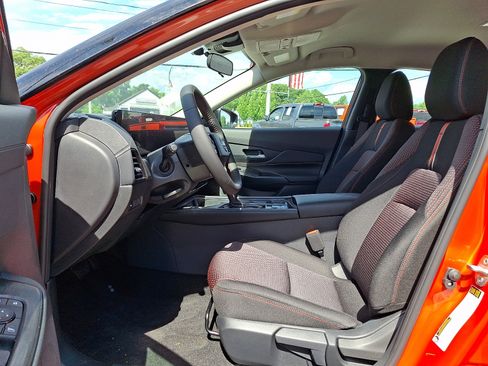 New 2026 Nissan Sentra SR w/ Floor Mat Package FWD image 10