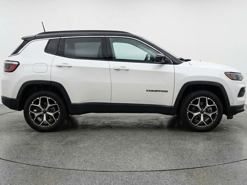 Used 2025 Jeep Compass Limited image 11