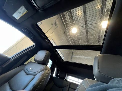 Certified 2024 Cadillac XT5 Sportv w/ LPO, Floor Liner Package AWD/4WD image 21