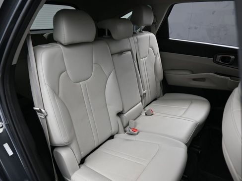 Used 2023 Kia Sorento S image 47
